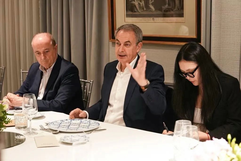 歐中理事會主席和駐西班牙大使為迅鐳激光歐洲銷售中心揭牌/波蘭前總統(tǒng)等前歐首腦被聘為海外發(fā)展顧問(圖8)