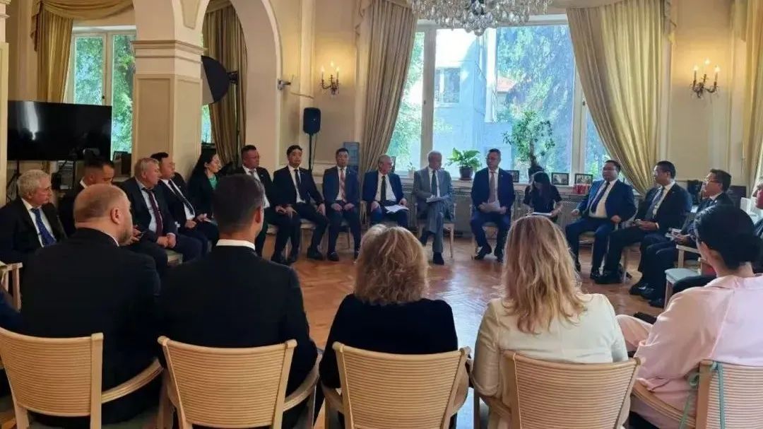 迅鐳激光董事長顏章健率隊赴歐洲進行商務考察(圖6)