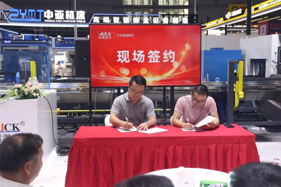 展會直擊｜迅鐳激光展臺閃耀2025上海工博會！(圖12)