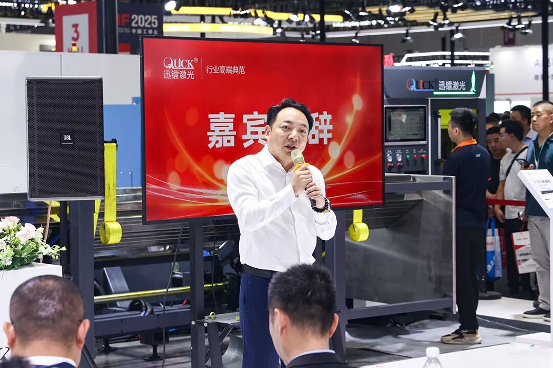 展會直擊｜迅鐳激光展臺閃耀2025上海工博會！(圖5)