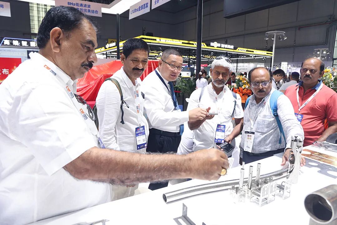 展會直擊｜迅鐳激光展臺閃耀2025上海工博會！(圖16)