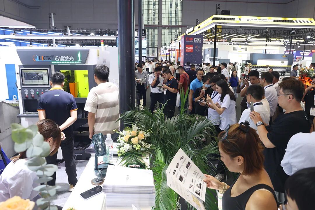 展會直擊｜迅鐳激光展臺閃耀2025上海工博會！(圖18)